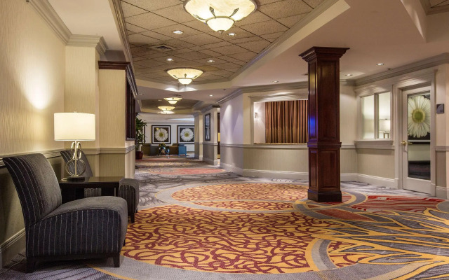 DoubleTree by Hilton Lisle Naperville