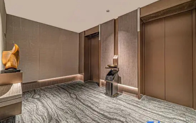 Longhai Silk Road Holiday Hotel