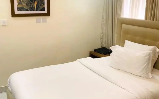 Plush Hotel