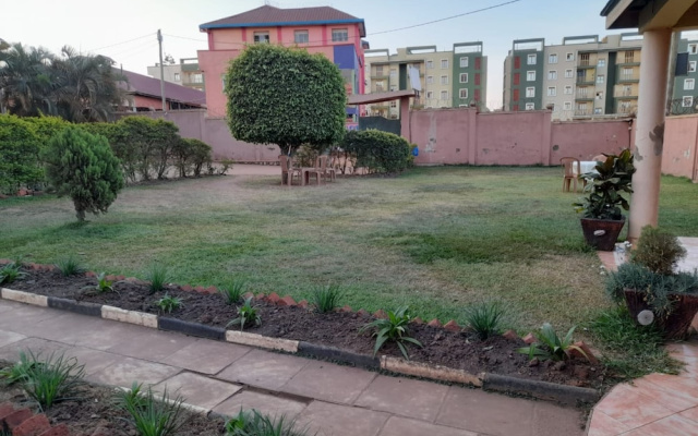 Twin Tower Gardens Hotel