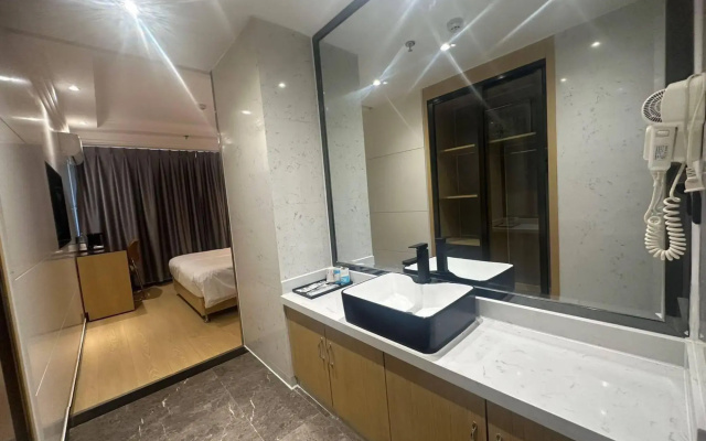 IU Hotel (Urumqi International Airport Yingbin Road)
