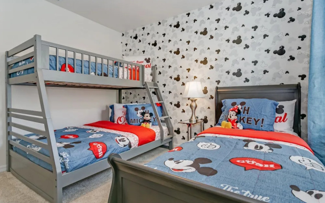7 Bed 5 Ba Villa with Games, Pool & Spa