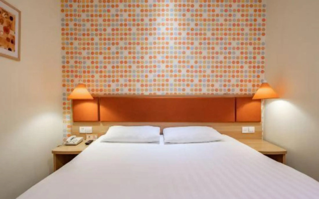 Jinwang Hotel (Hangzhou Qianjiang New Town Jingfang Metro Station)