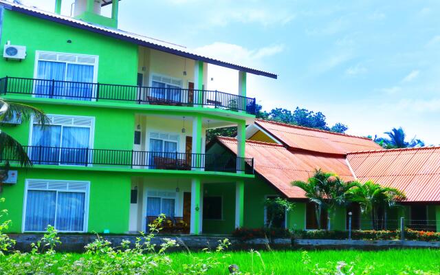 Отель Nature Resort Tissamaharama вид на фасад