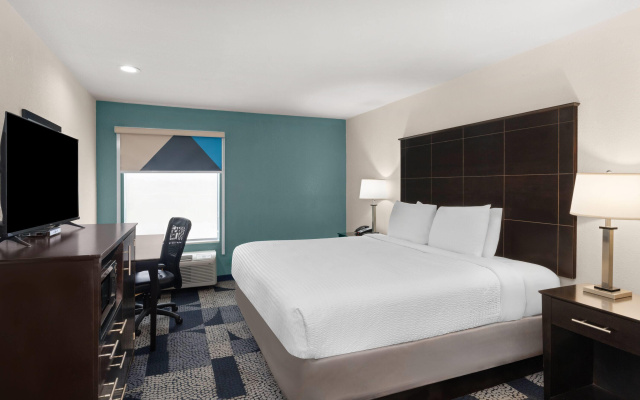 Baymont by Wyndham Iowa Lake Charles