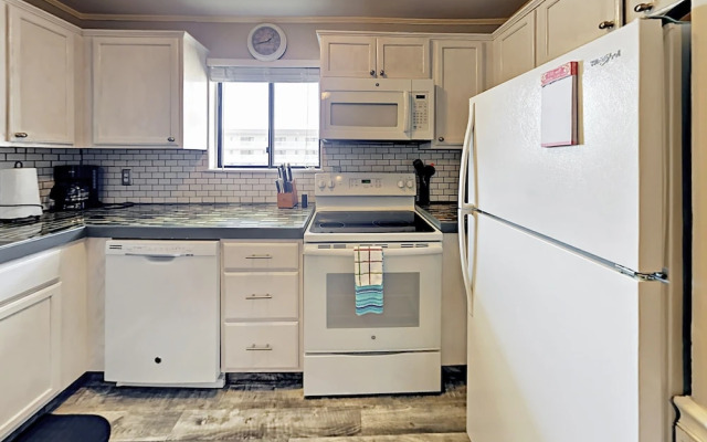 William Hilton #4305 - 2 Br Condo
