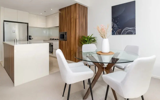 Spacious 1-bed With View in Central Location