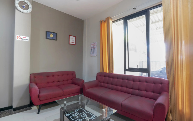 RedDoorz Syariah near Airlangga University Campus B