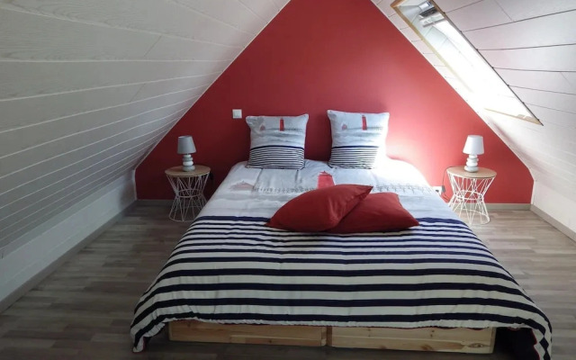 Modern Holiday Home in St. Pol de Leon