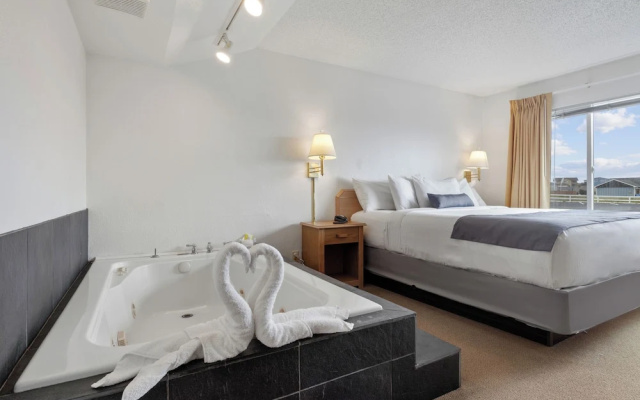 Waldport Bayfront Hotel and Restaurant