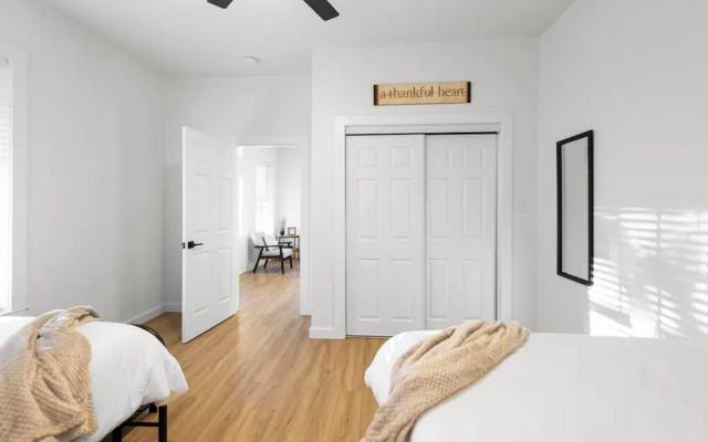 New Charming 2-bedroom Home Minutes to Downtown