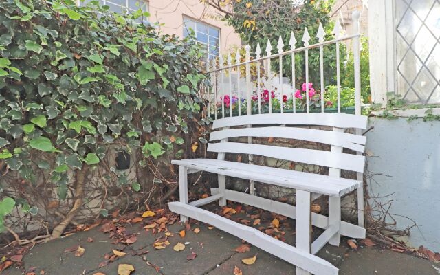 Отель Brighton Getaways - Sunny Cottage вид на фасад