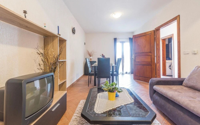 Nice Home in Radmani With Wifi and 2 Bedrooms