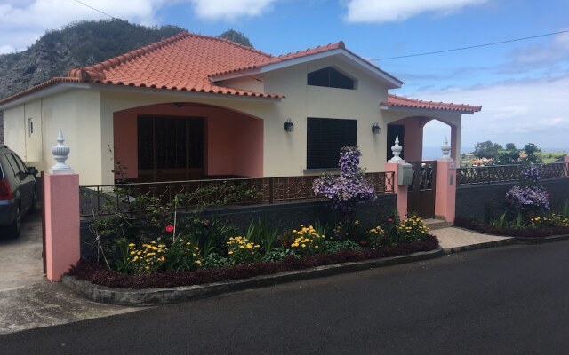 Отель Pereiras House - Mountain & Sea Машику вид на фасад