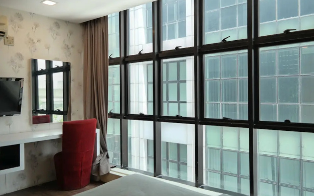 Summer Oscar Boutique Hotel