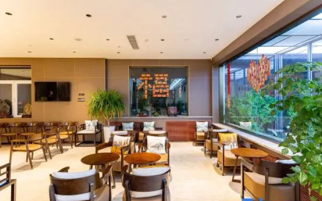 Qingdao Shiguang Hotel (May Fourth Square Ningxia Road Subway Station)