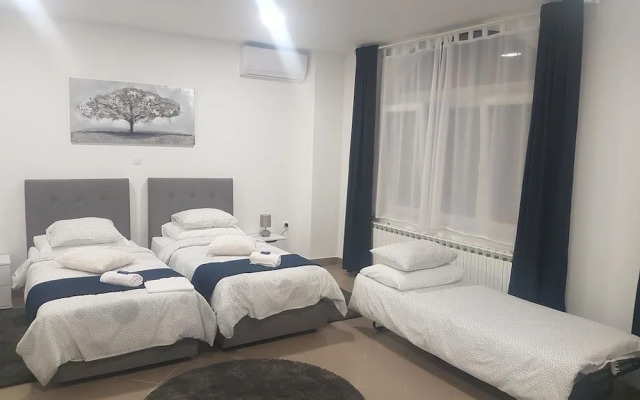 Marko Airport Rooms