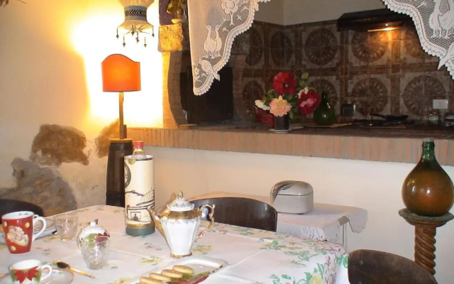 Antic Etrurian Inn