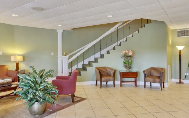Carmel Inn & Suites