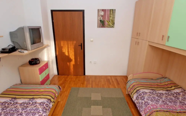 Apartment 946