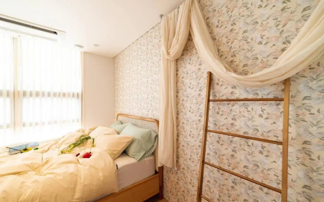 Hongik Univ Station Wave Family Suite #4
