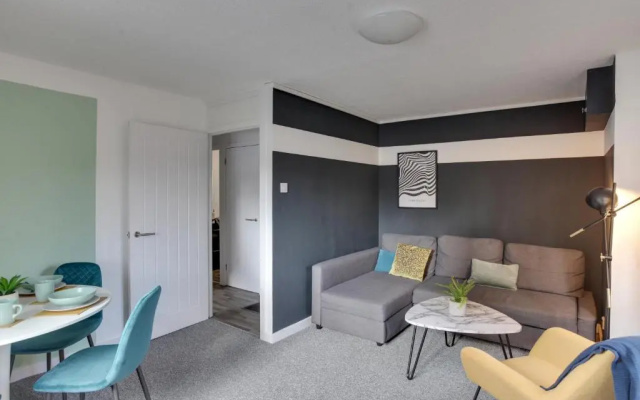 George Suite - Two Bed Apartment with Parking