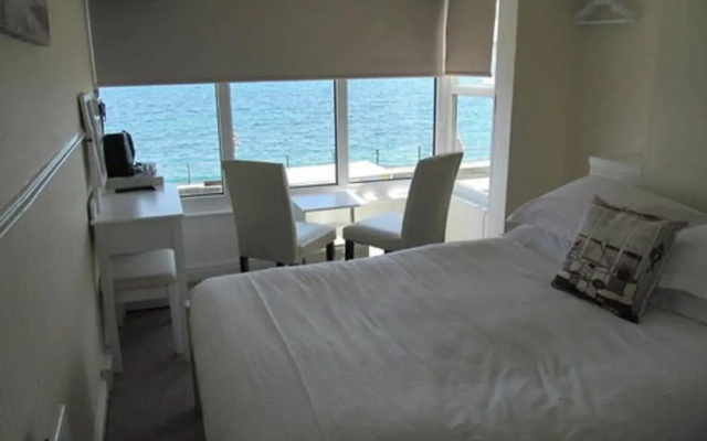 Shoreline Lodgings