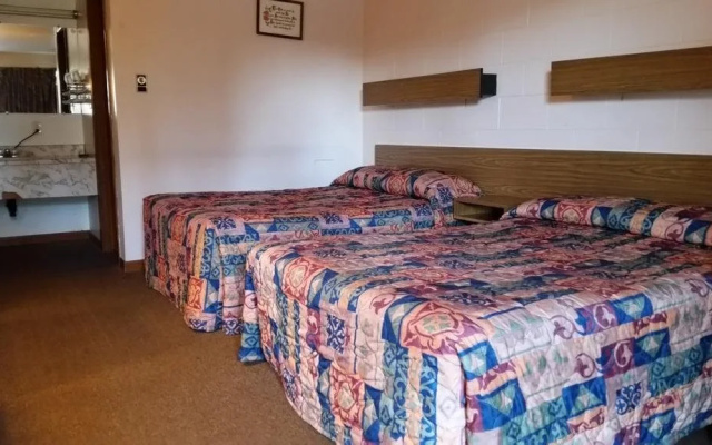 Queensway Motel