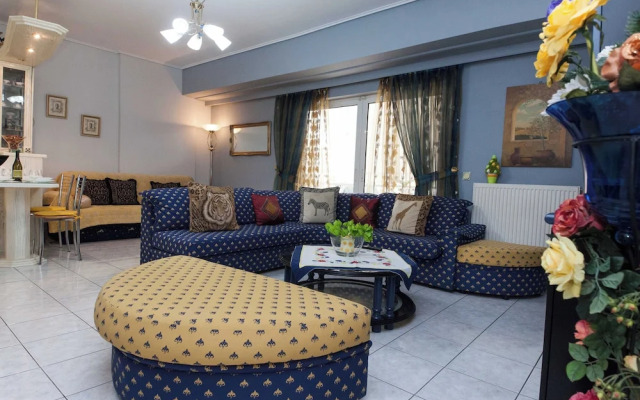 Chrisoupoli Cheerful 2 Bd Apt w Balcony