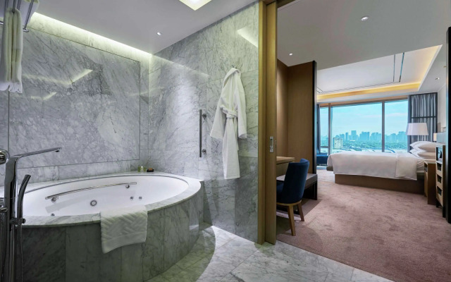 Hilton Manila Newport World Resorts