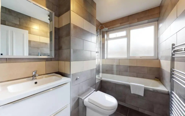 Amazing 3 Bedroom Flat - 4mins to tube station