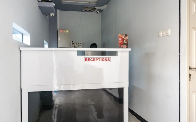 RedDoorz Plus near Millenium ICT Centre Medan 2