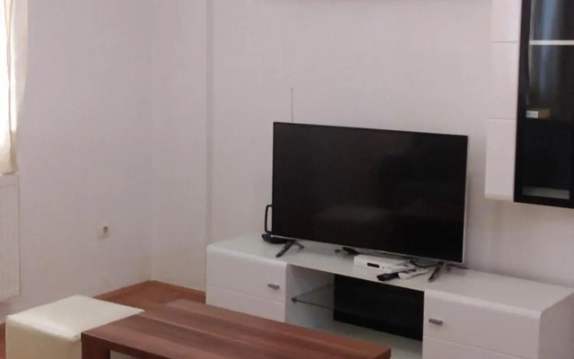 Lovely condo next to salt room, bus station