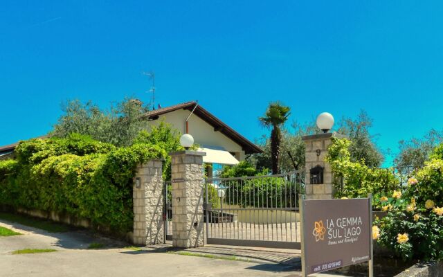 Отель La Gemma Sul Lago Манерба-дель-Гарда вид на фасад