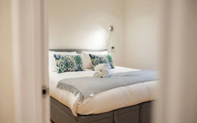 Beautiful Hampstead Home RH9