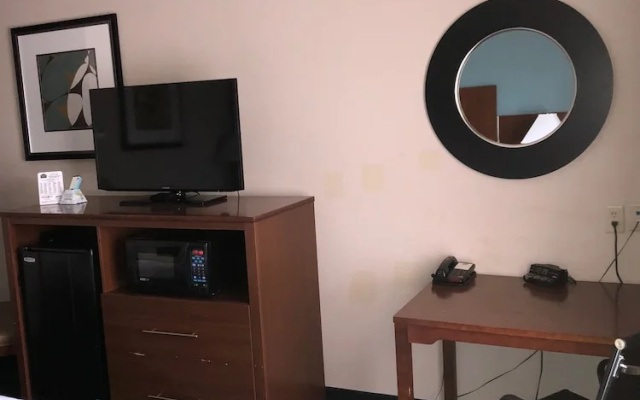 Country View Inn & Suites