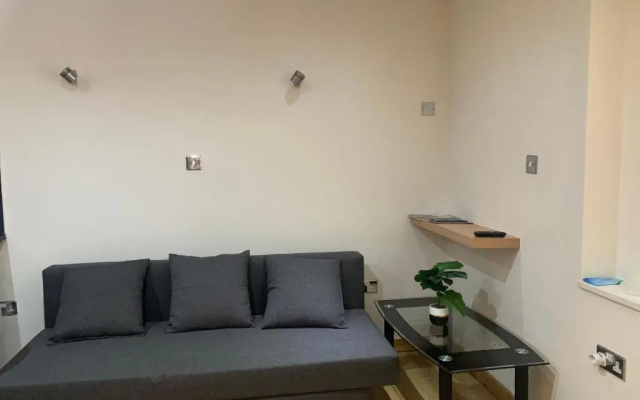 Theodoros Apt.22