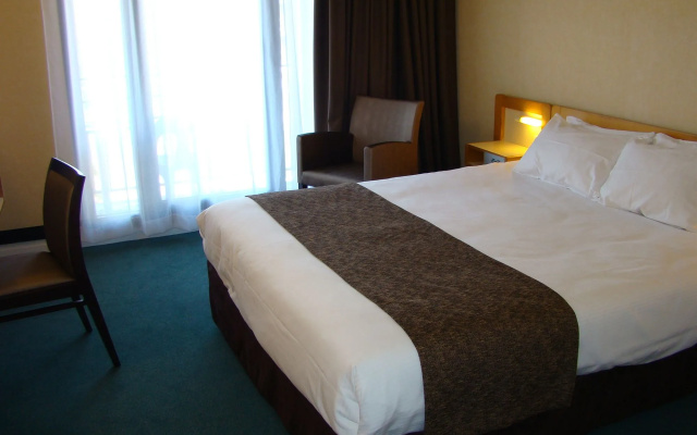 Brit Hotel du Lac