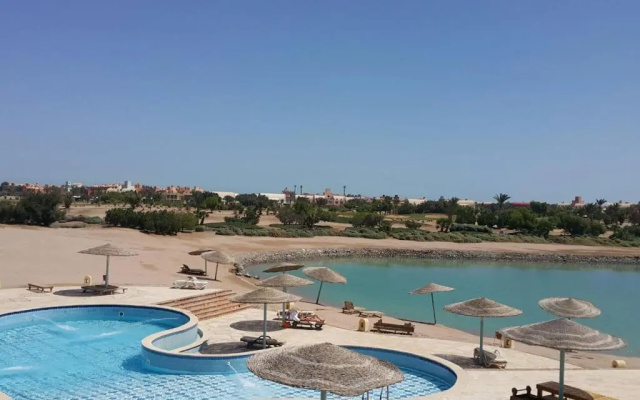Gouna 1 BR shared pool and lagoon