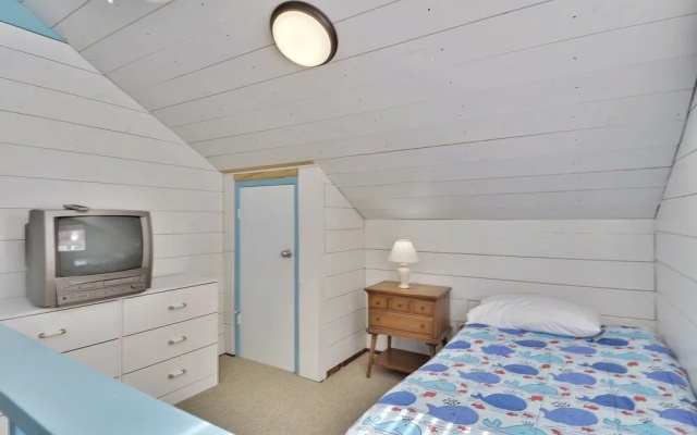 Beachfront Feel BFF 5 Br home by RedAwning