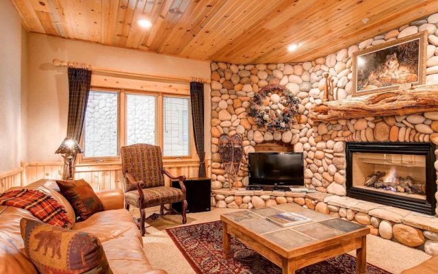 Timber Wolf Lodge by Park City Lodging