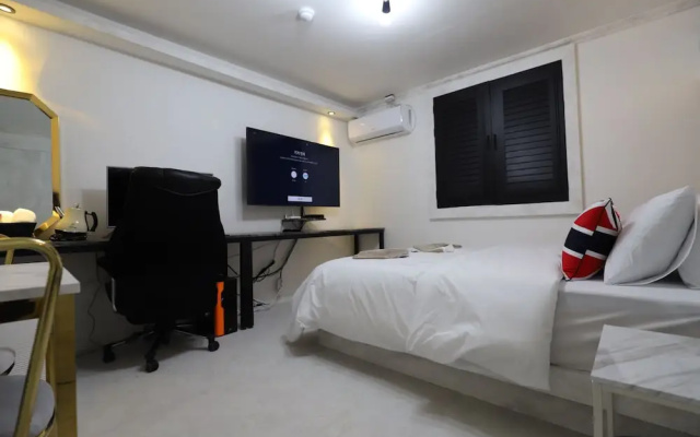 Gunsan Jnk Classic Hotel Red Plus
