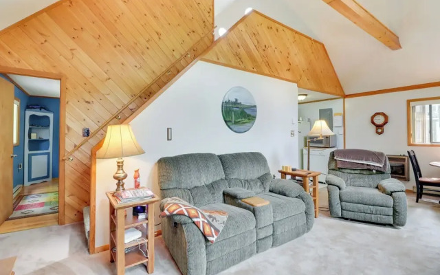 Lake Access & Decks: Pet-friendly Poconos Cabin!