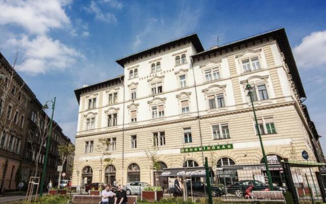 Hello Amazing Budapest Hostel вид на фасад