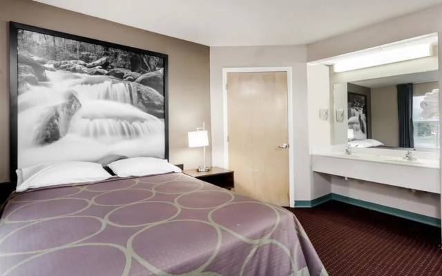 Super 8 by Wyndham Sevierville Riverside