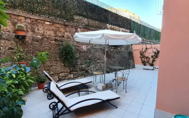 Studio - Sleeps 2 - Garden - Parking - Wifi