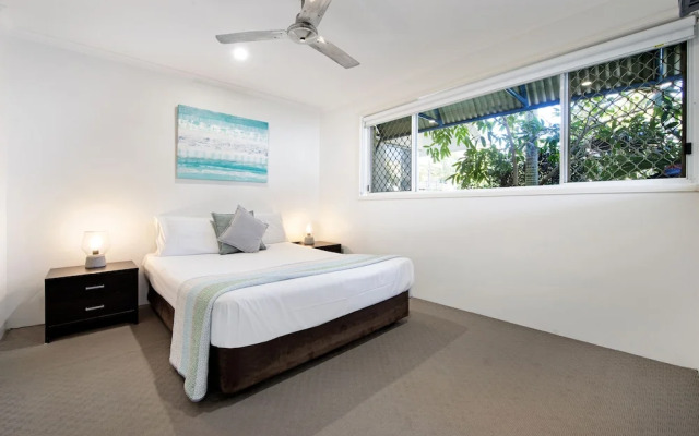 Diamond Beach 3 Bedroom Poolside Apartment - 34
