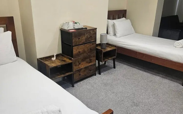 Basement 2 Bed Appartment with EVCharger