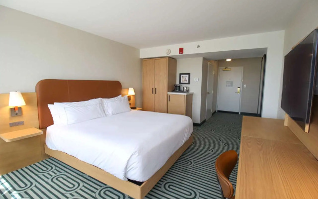 DoubleTree by Hilton Clarksville Riverview