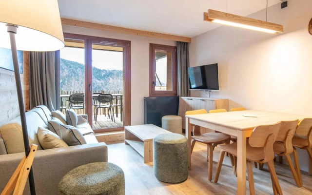 Cozy Stay With Sleeping Alcove